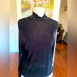 travel knit holiday top., with rhinestones